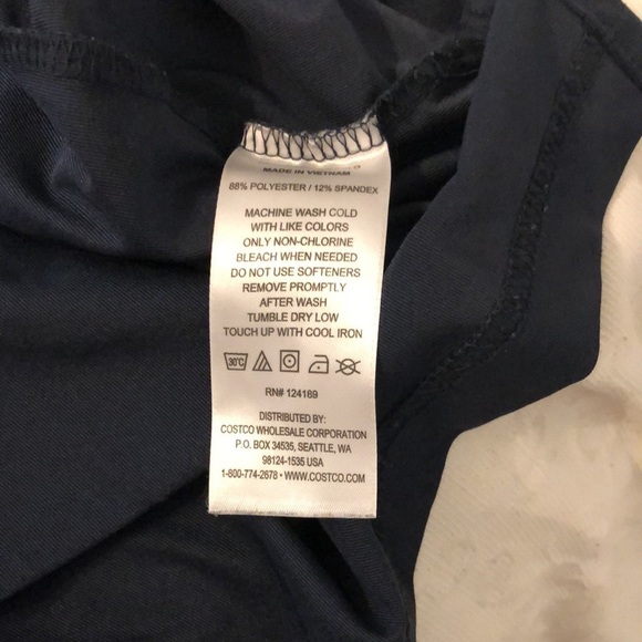 Kirkland Signature Performance Polo Size Extra Large - Picture 4 of 4